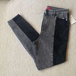High Rise Guess Skinny Jeans! Cute on Great Stretch! Brand New